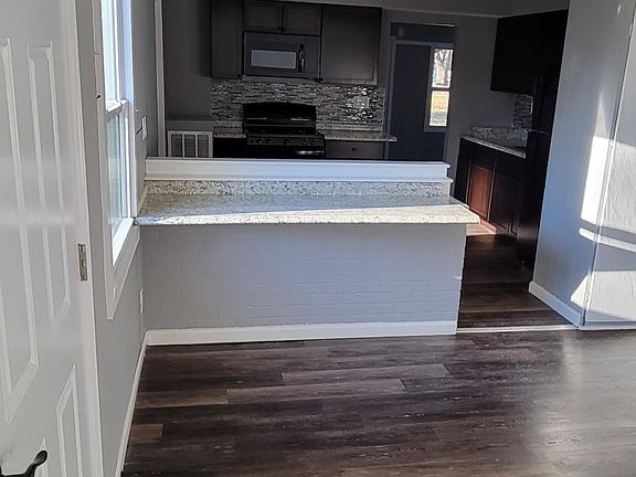 4th image of 6800 Woodhurst Dr
