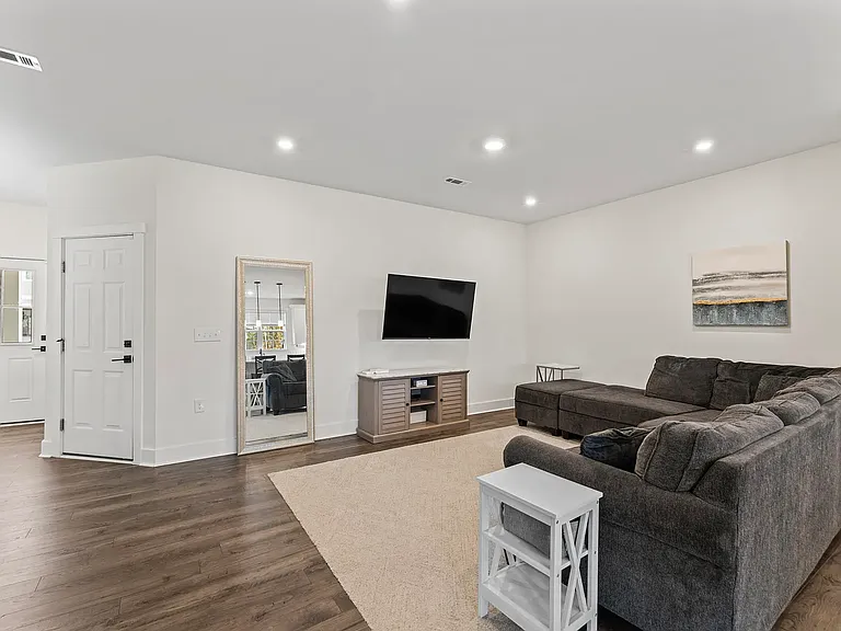 6922 Doddridge Ln — Photo 5