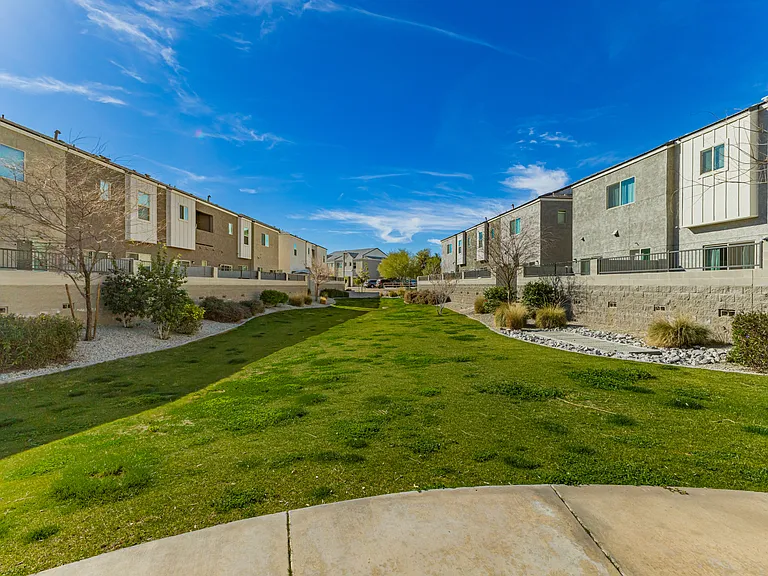 2265 W Echo Ln — Photo 26