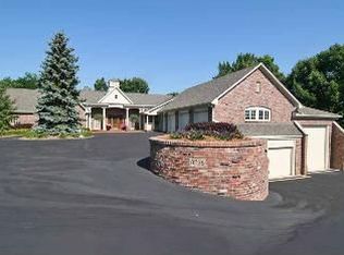 8596 Twin Pointe Cir, Indianapolis, IN