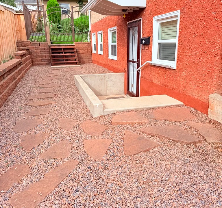 2218 W Uintah St