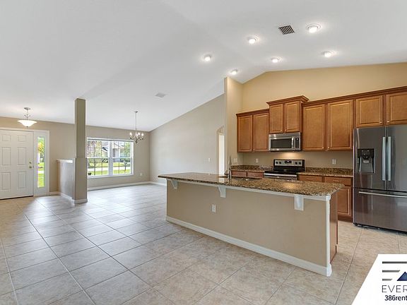 4th image of 60 Radcliffe Dr