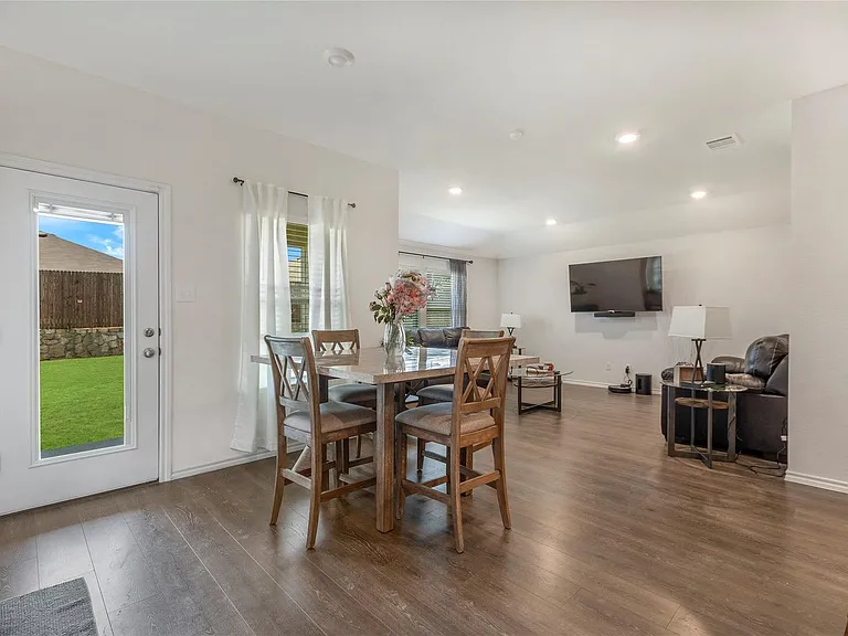 1404 Old Trail Rd — Photo 10