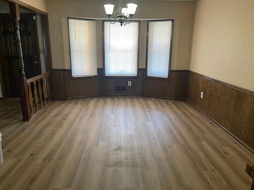 Dining room.