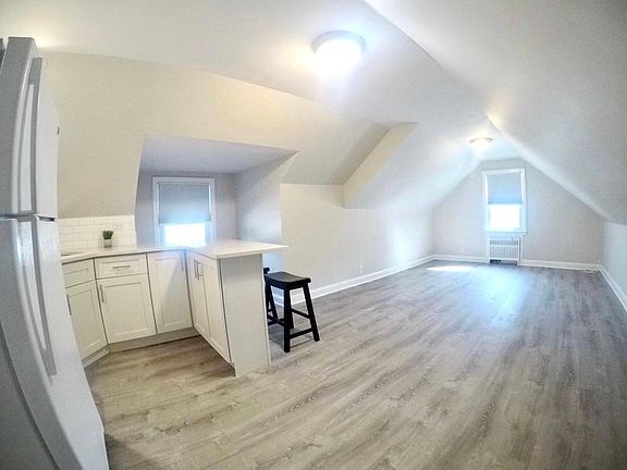 3rd image of 3994 Fulton Ave