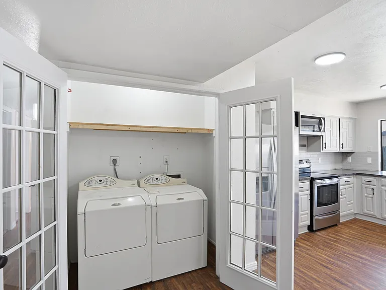 2711 Treeview Dr — Photo 11