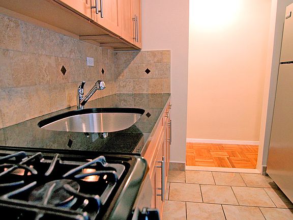 3rd image of 277 E 207th St APT 3A