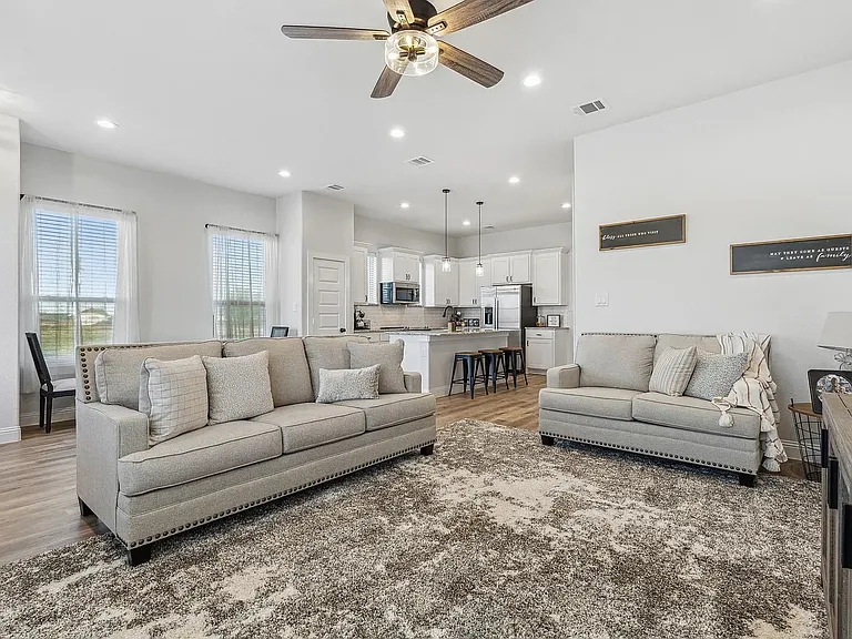 4001 Avion Dr — Photo 5