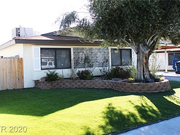 2nd image of 1812 Manhattan Dr