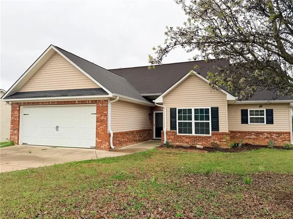 107 Colton Dr, Calhoun, GA 30701