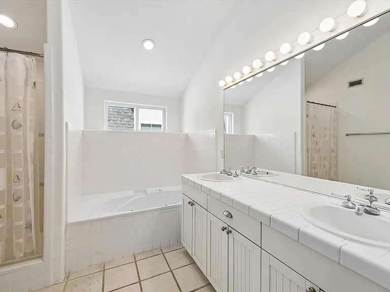 4011 Garrott St — Photo 15