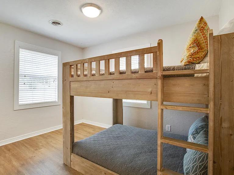 4724 Lakeview Dr — Photo 25