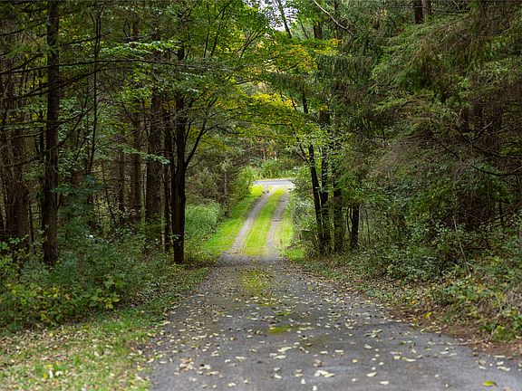 4th image of 2475 Level Green Rd