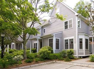 4 Maple Ridge Dr, Burlington, MA 01803