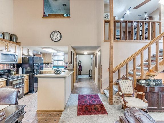 3rd image of 2106 Twisted Oak Dr