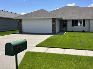 910 Janet Ln, Norfolk, NE 68701