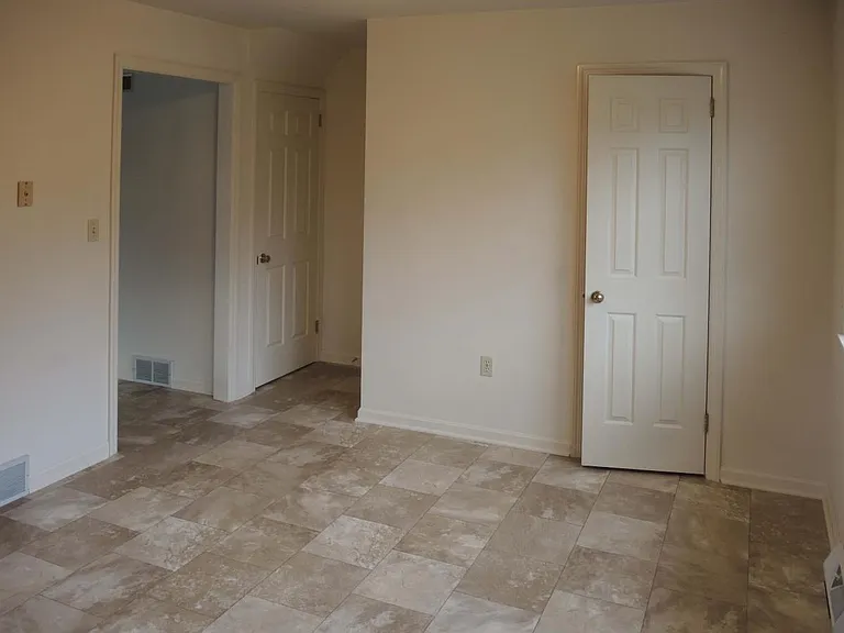 1618 Peony Rd — Photo 5