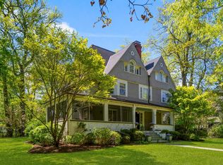 989 Edgewood Ave, Pelham, NY 10803
