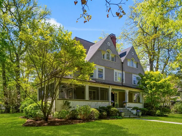 989 Edgewood Avenue, Pelham, NY 10803