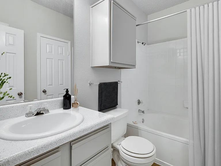 The Gio Apartments — Photo 14