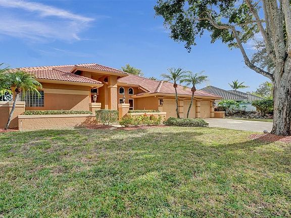 4th image of 4493 NW 67th Avenue