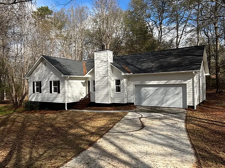1142 Lavista Dr — Photo 1