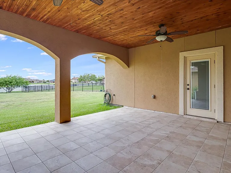 6241 Lago Vista Dr — Photo 19