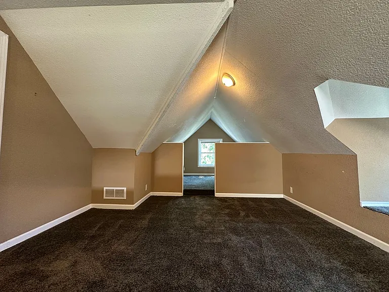 1408 S Madison St — Photo 22