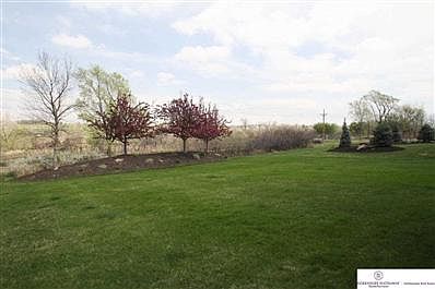 3rd image of 18158 Honeysuckle Dr