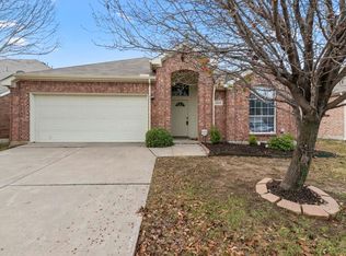 8424 Silverbell Ln, Fort Worth, TX 76140