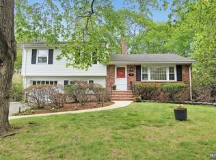 51 Pierce Ave, Cresskill, NJ 07626