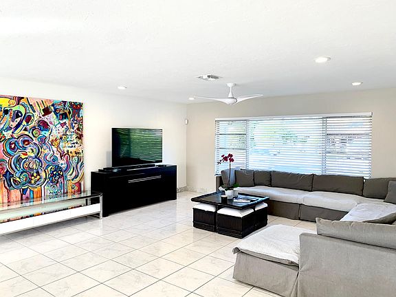 4th image of 270 S Tradewinds Ave #6465738858