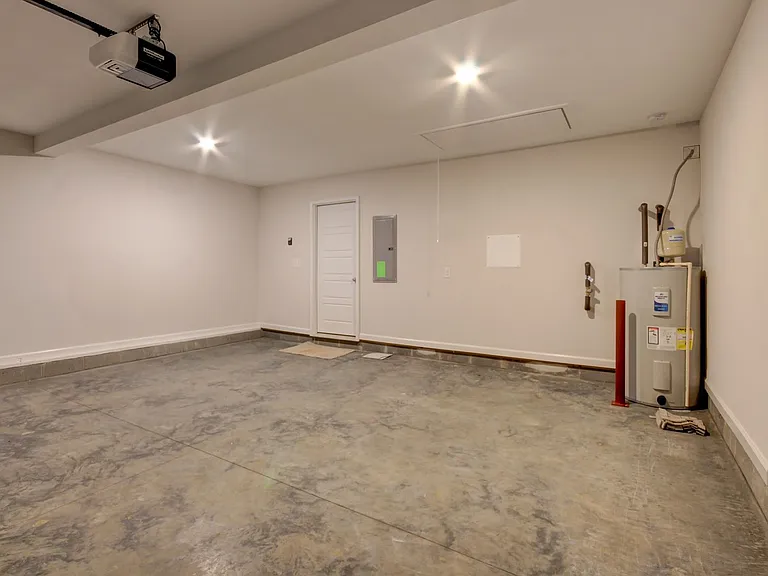196 Donegal Dr — Photo 40