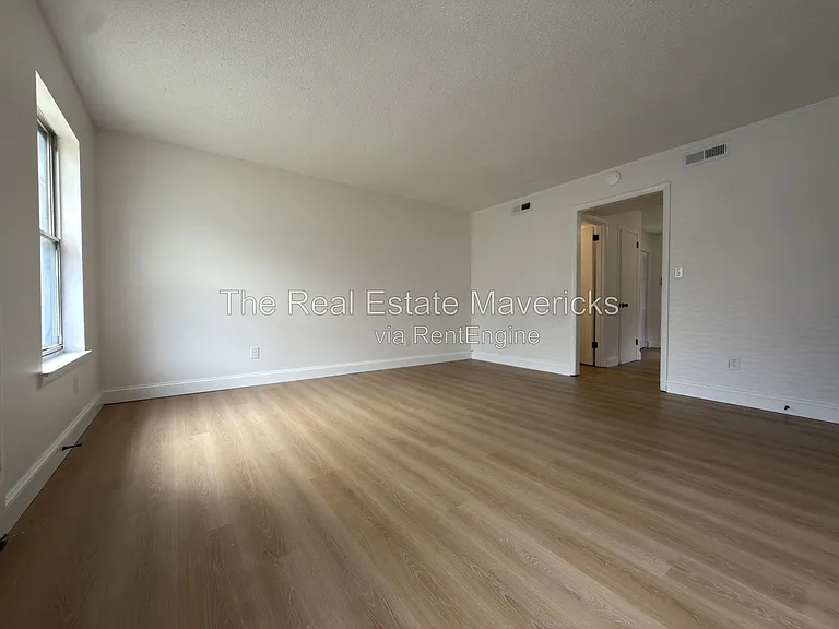 2318 Green Forest Dr #B — Photo 4