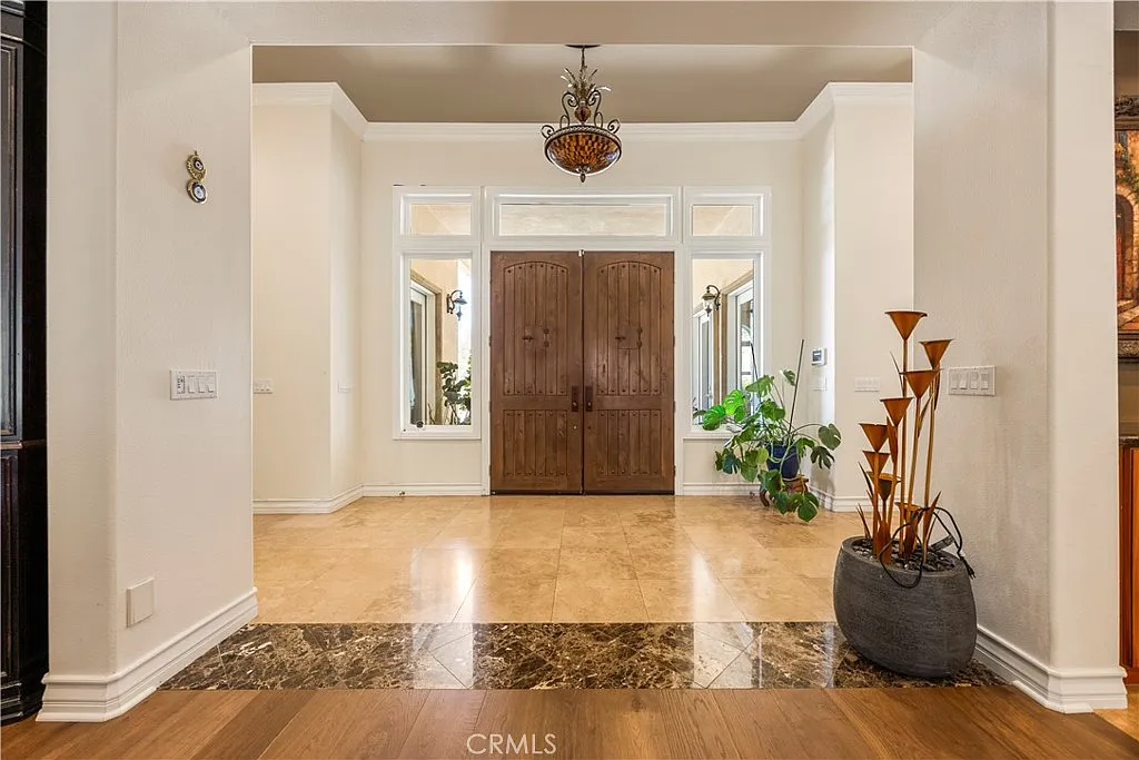 5 bed, 4380 sqft, $10,000 — Photo 4