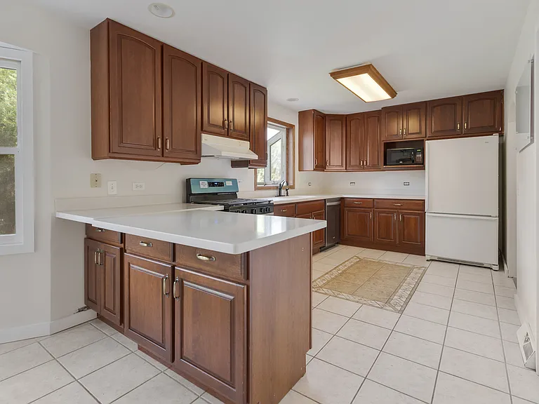 616 Blue Spruce Ln — Photo 8