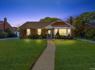 16170 Beverly Rd, Beverly Hills, MI 48025