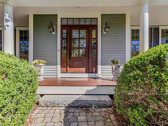 2nd image of 6 Angelica Ln