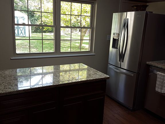 4th image of 4448 Hillcrest Dr