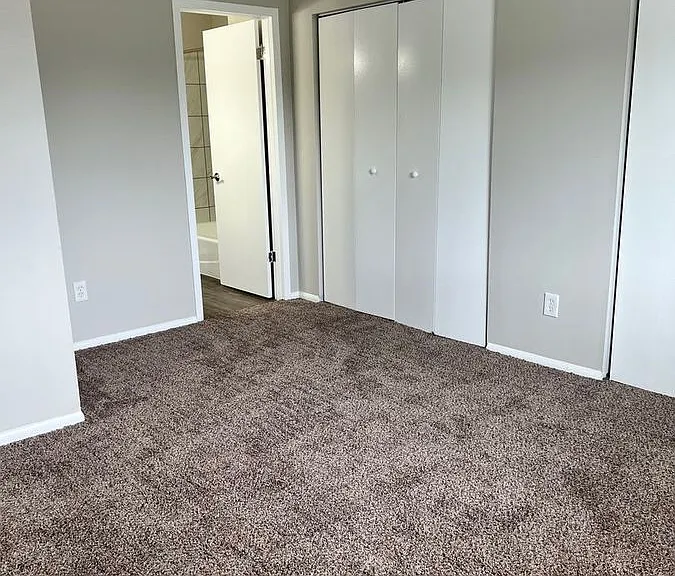 1009 Scarborough Ct #J8 — Photo 4