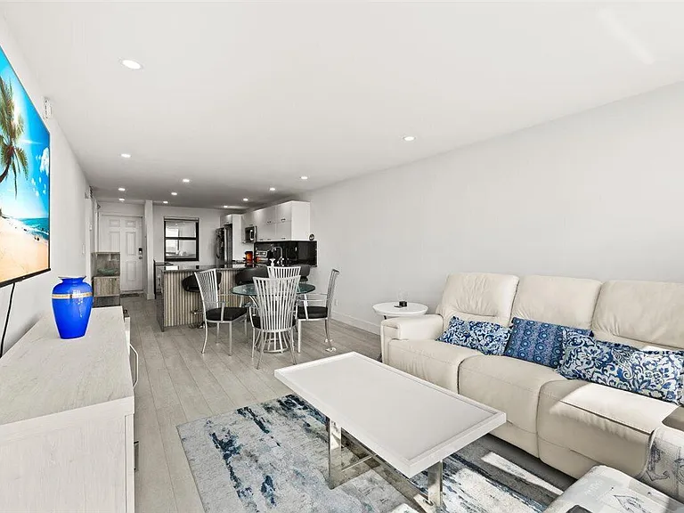 1401 N Riverside Dr #1104 — Photo 10