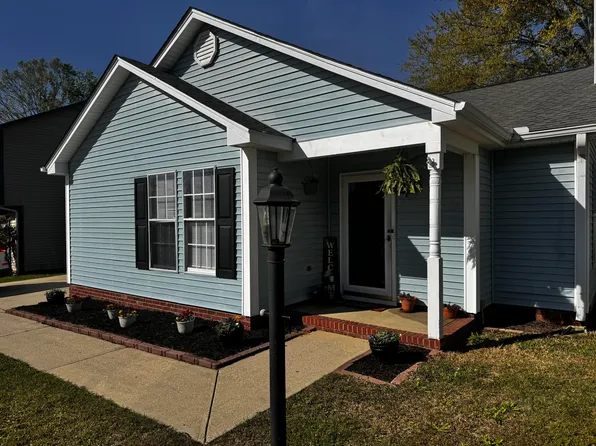 218 Okehampton Dr, Goose Creek, SC 29445