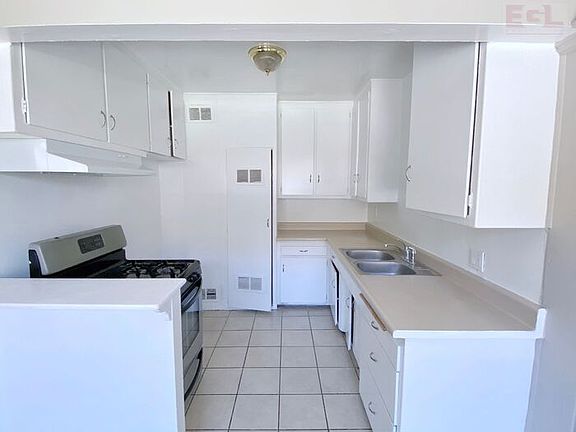 4th image of 11535 Sylvan St