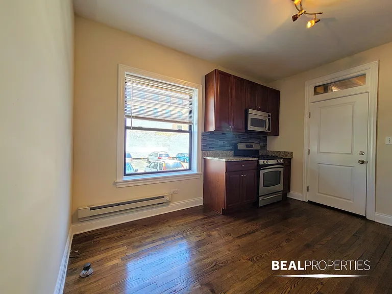 740-50 West Addison Street — Photo 7