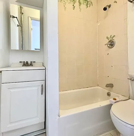 260 Irving Ave #3R — Photo 9
