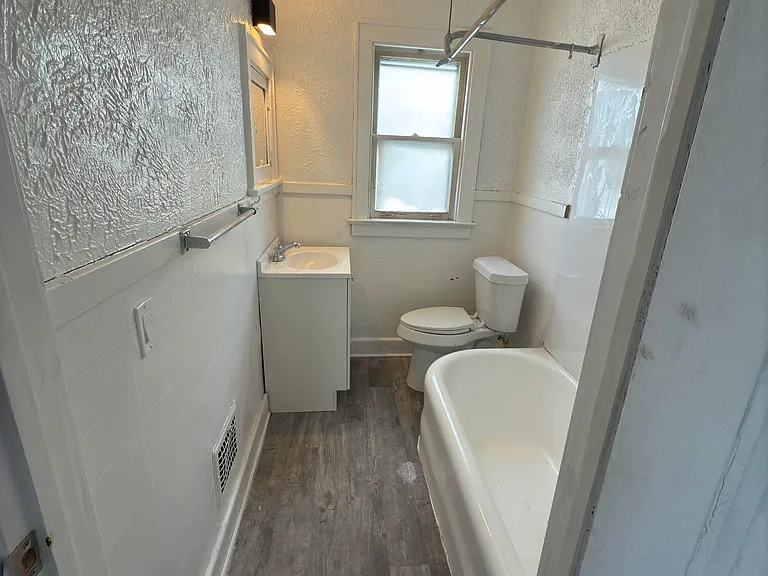 337 Van Buren Ave #1 — Photo 9