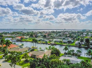 1954 Palaco Grande Pkwy, Cape Coral, FL 33904