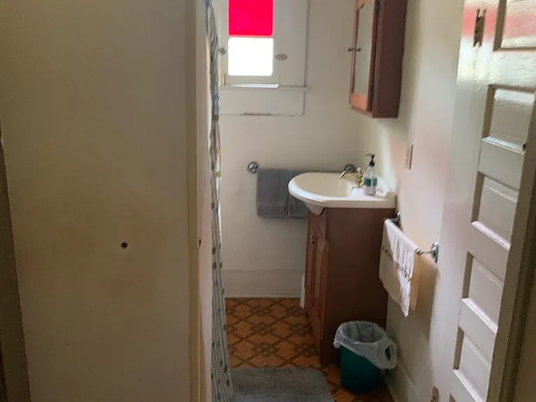 111 NW 7th Ter #A — Photo 9