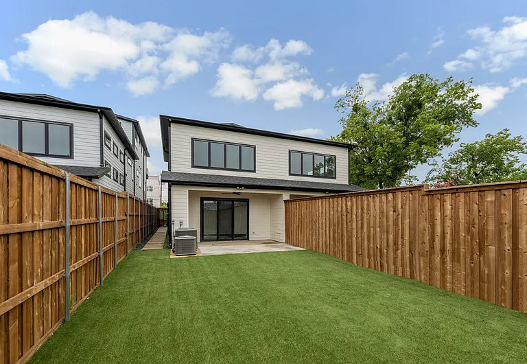 2429 Vagas St — Photo 32