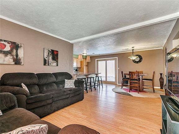 4th image of 3220 Oakbrook Dr